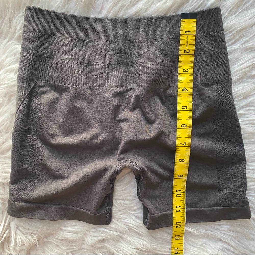 Alphalete Amplify Contour Short 5” Seamless Scrunch Women’s Size Small Pewter - Picture 6 of 12